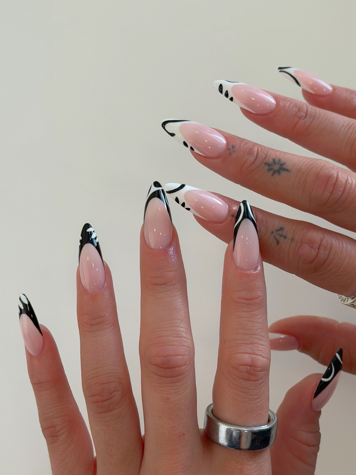 Френч апреля 2026: новый вид классического маникюра