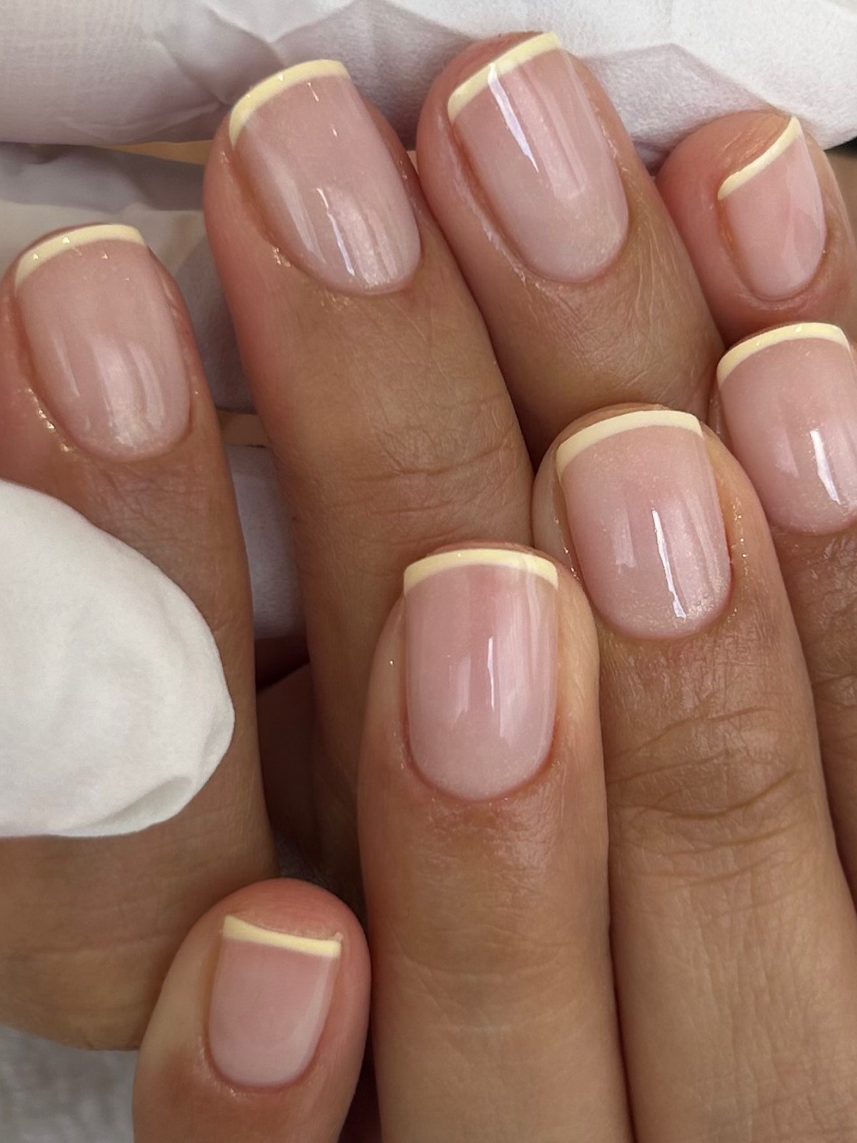 Френч апреля 2026: новый вид классического маникюра