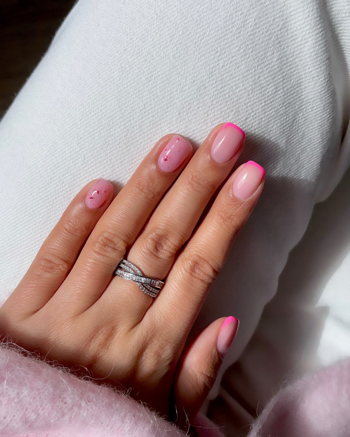 Френч апреля 2026: новый вид классического маникюра