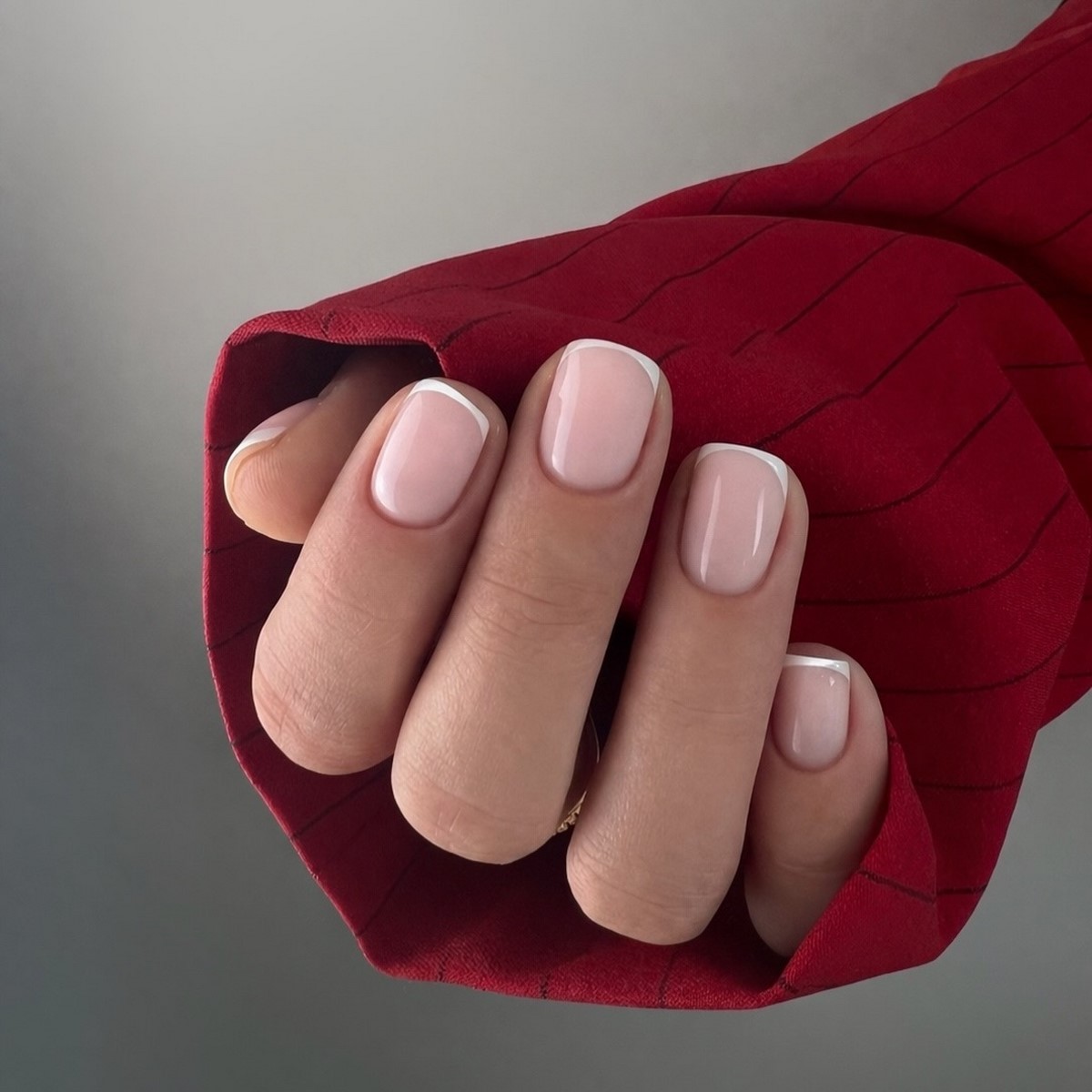 Френч апреля 2026: новый вид классического маникюра