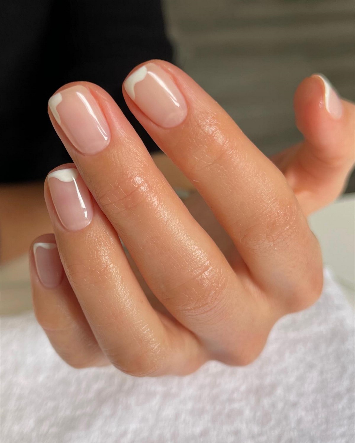 Френч апреля 2026: новый вид классического маникюра