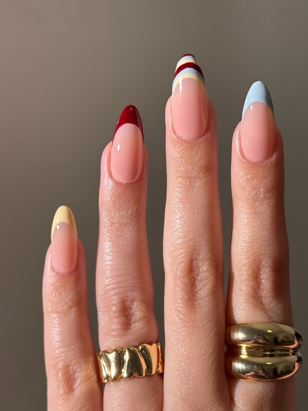 Френч апреля 2026: новый вид классического маникюра