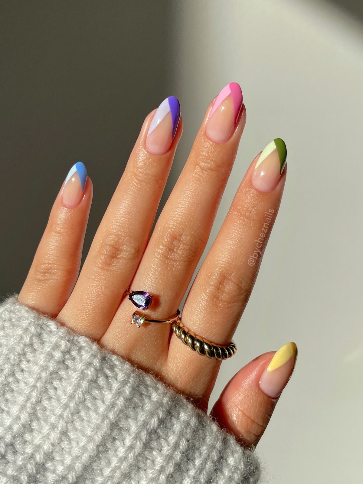 Френч апреля 2026: новый вид классического маникюра