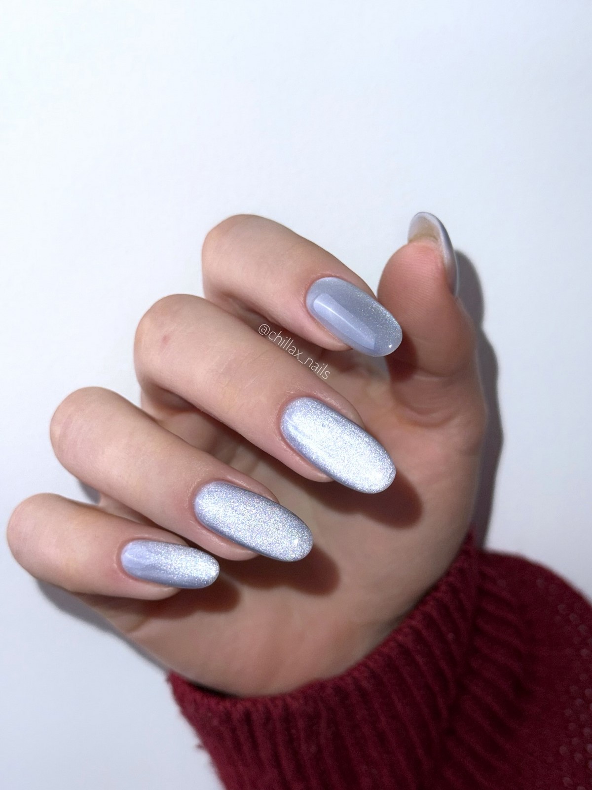 Серо-голубой оттенок на ногтях: мягкий холодный цвет