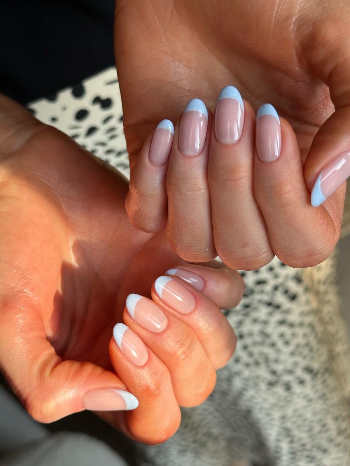Серо-голубой оттенок на ногтях: мягкий холодный цвет