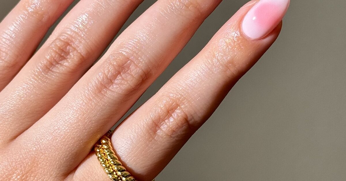 Blush nails 2026: румяный эффект без пятен на ногтях