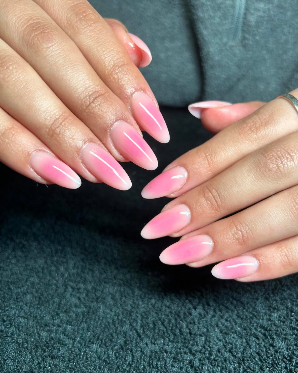 длинные blush nails с плавным розовым градиентом
