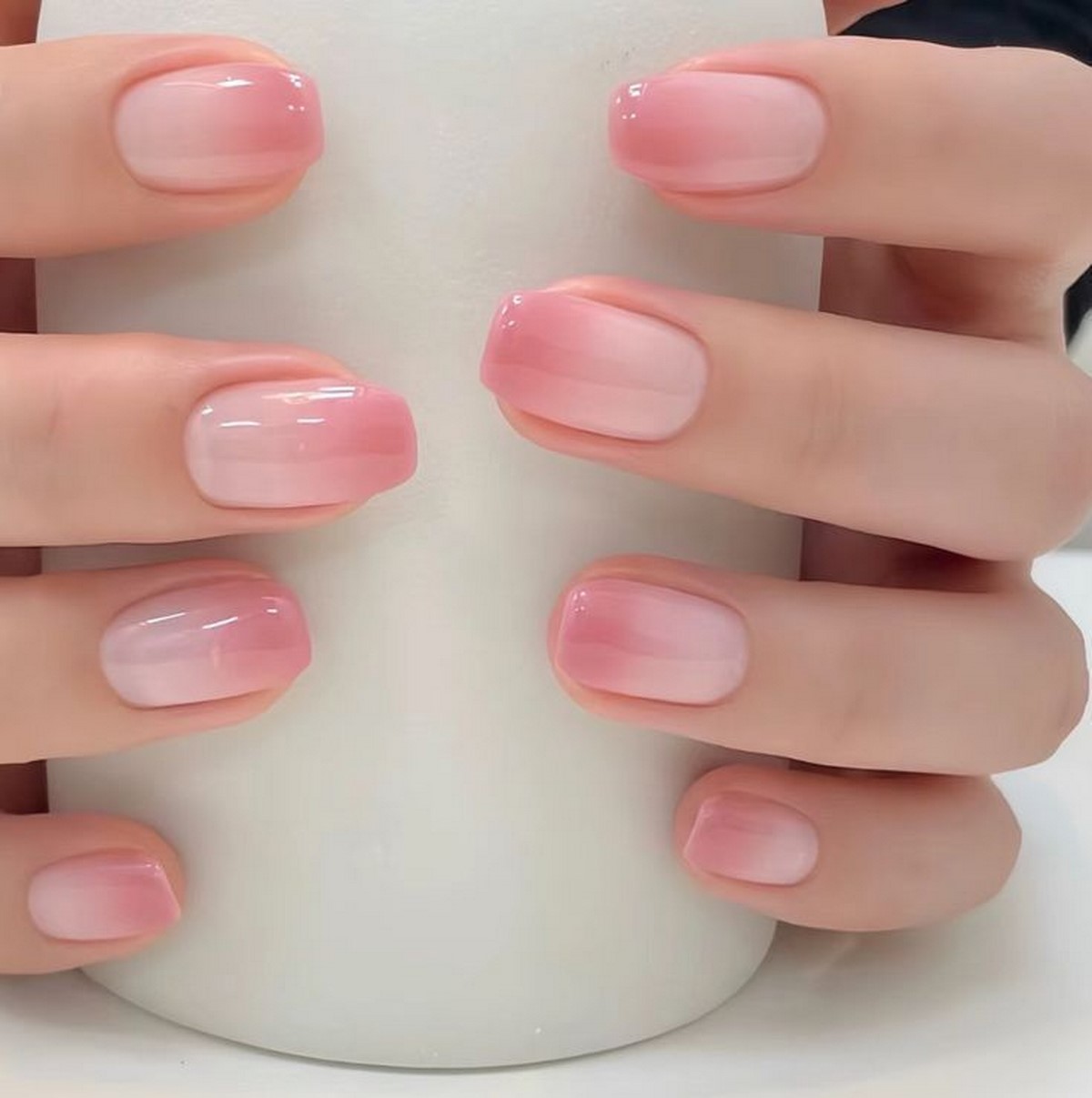 короткий blush nails с молочно-розовым покрытием
