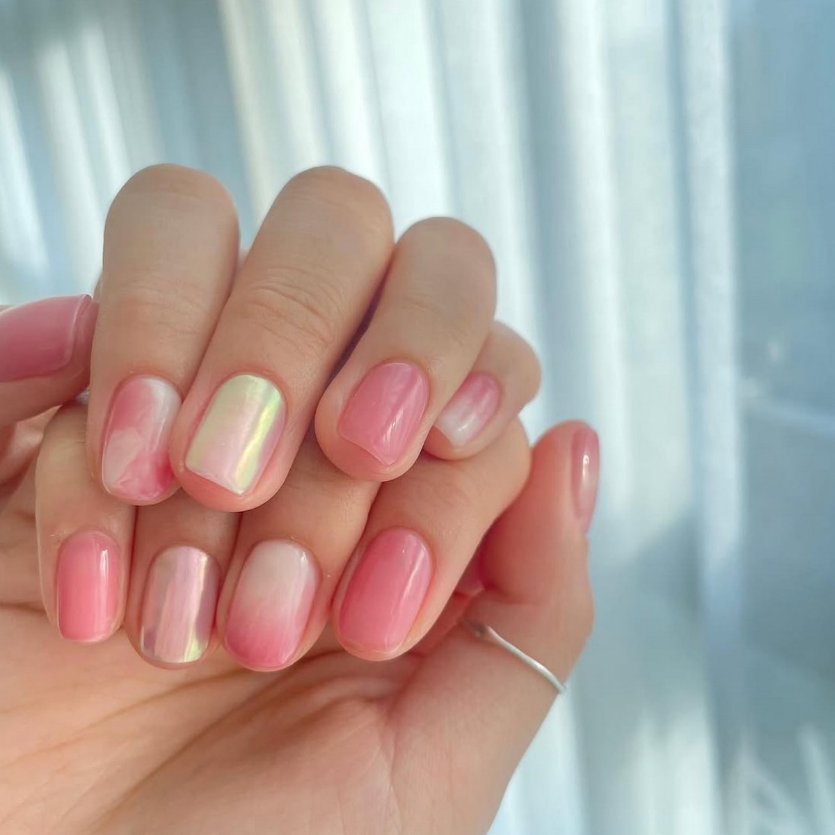 blush nails с жемчужным блеском и розовыми оттенками