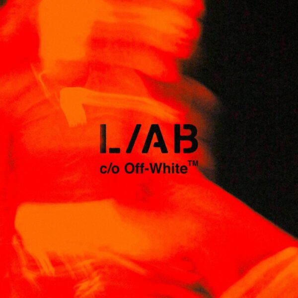 Красный кампейн-кадр L/AB c/o Off-White с логотипом новой линии