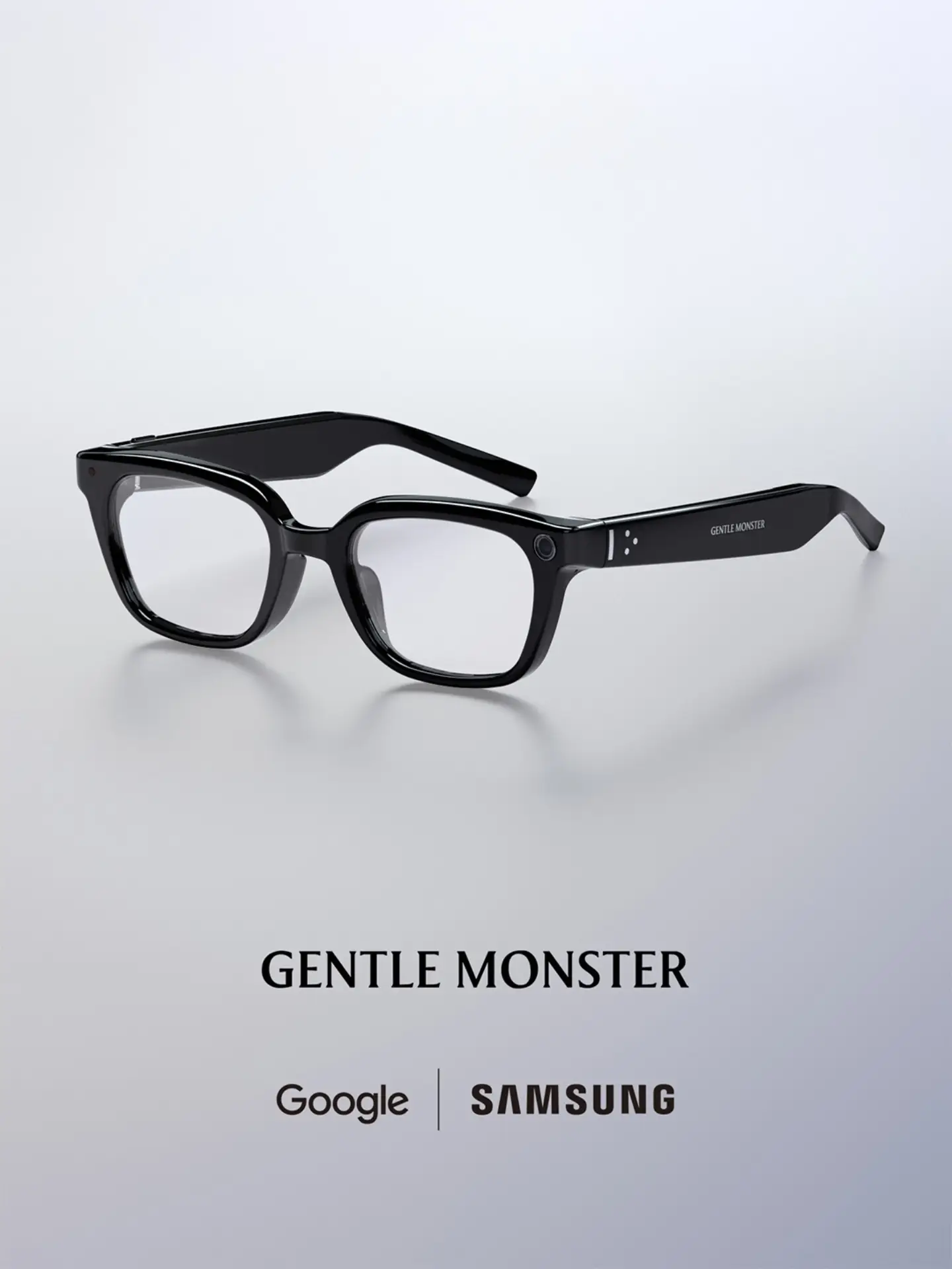 Черные умные очки Gentle Monster с прозрачными линзами на светлом фоне