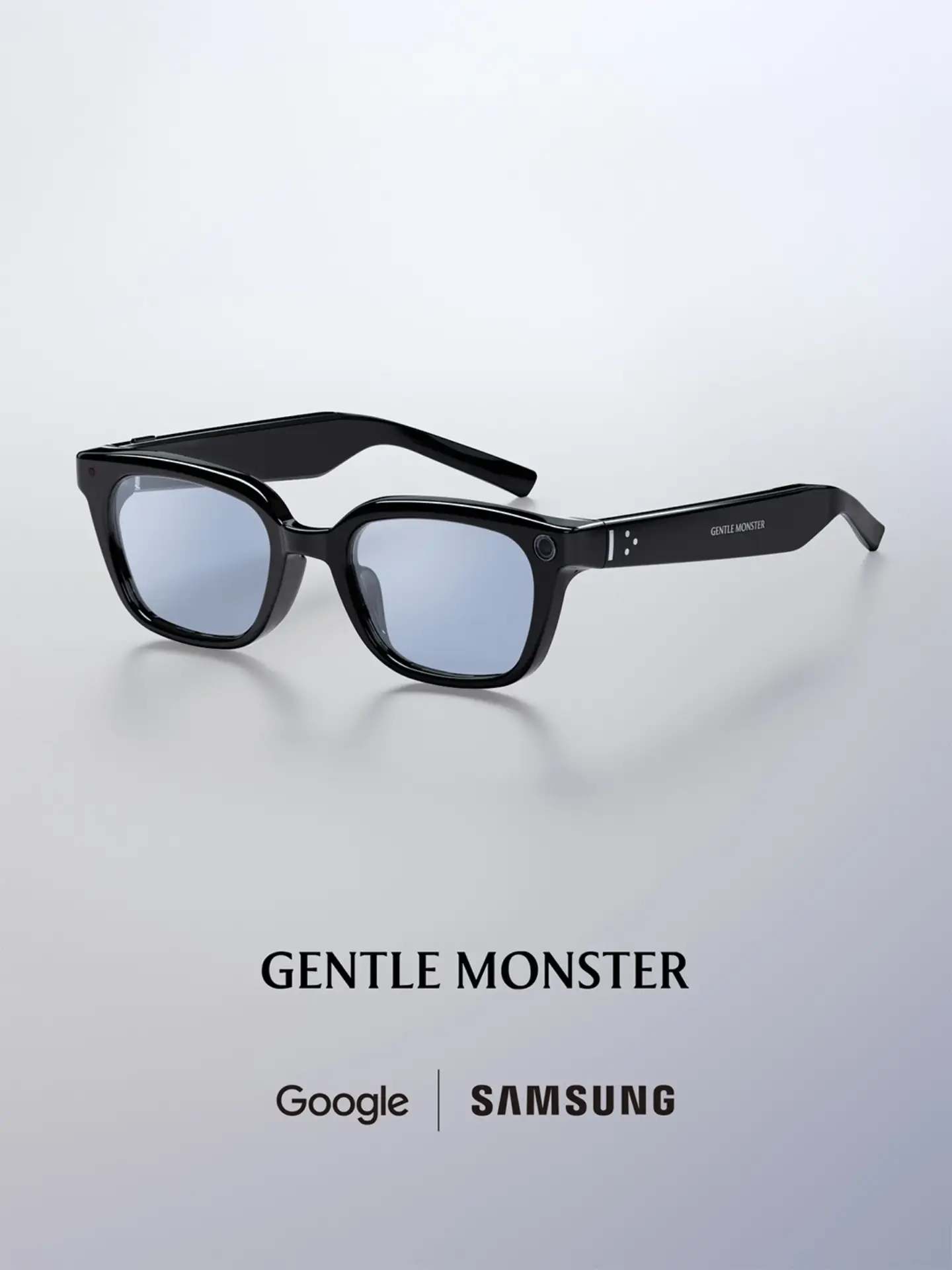 Черные умные очки Gentle Monster с затемненными линзами на светлом фоне