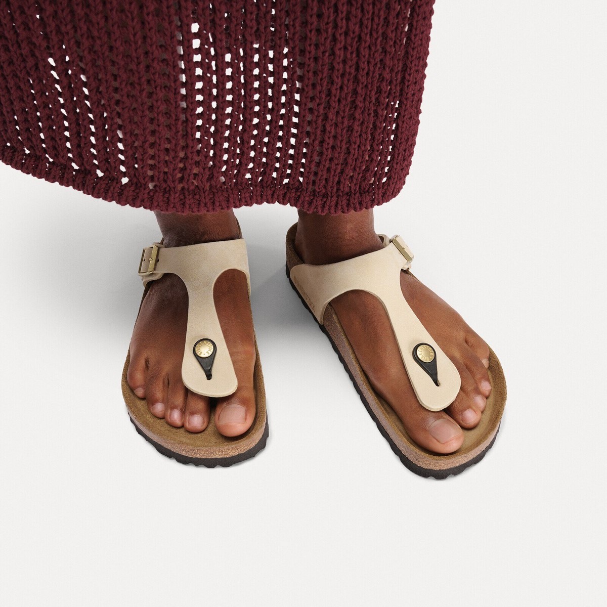 Бежевые сандалии Birkenstock Gizeh с перемычкой между пальцами