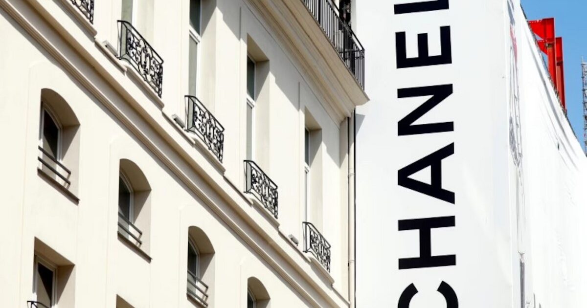 Chanel сотрудничает со следствием в Италии и прекратил работу с субподрядчиком