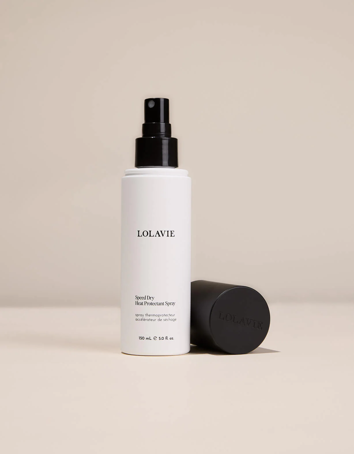 Термозащитный спрей LolaVie Speed Dry на светлом фоне