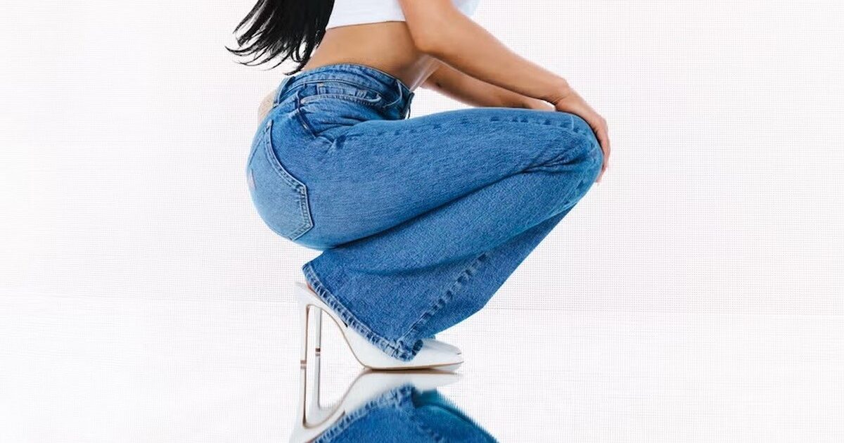 Бекки Джи стала лицом Guess Jeans: джинсы B Jean в стиле 2000-х